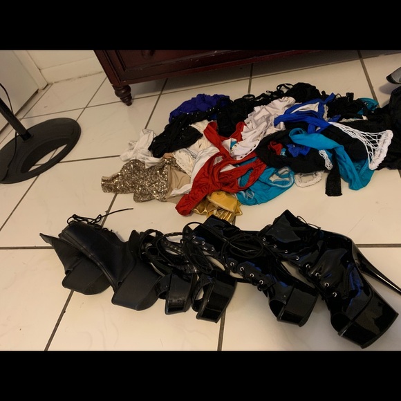 Stripper shoes and clothing also pole - Picture 1 of 7